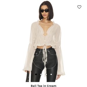 Flowy medium revolve top